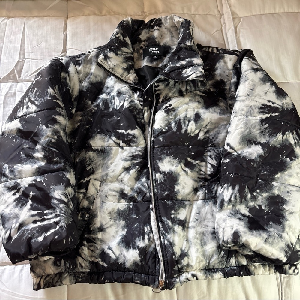 Outer Edge Monochrome Puffer Jacket